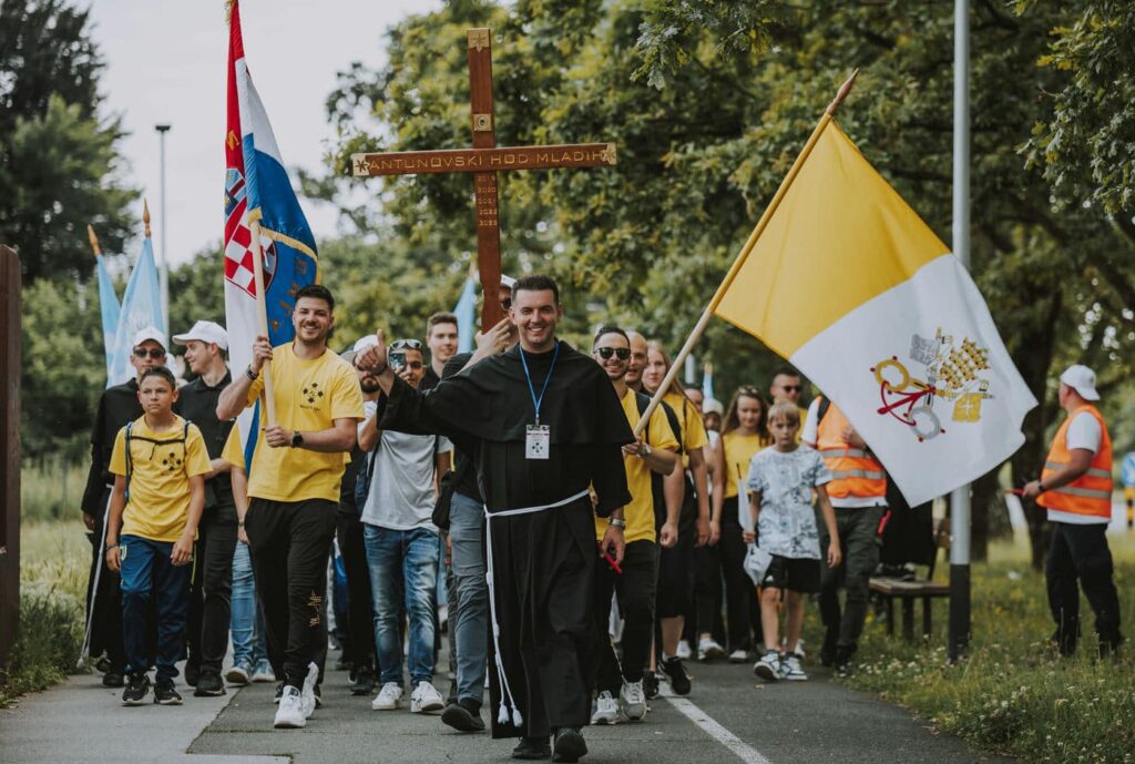 Tisuće mladih ove subote hodočaste Zagrebom: 8. Antunovski hod završava na Svetom Duhu