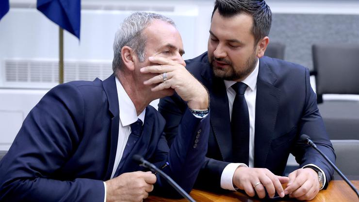 Kako radi HDZ: Tata vodi štrajk, sinu plaća 5500 €! Šatoraši, berači kestena
