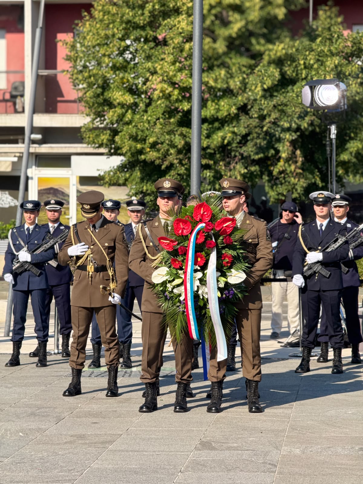 Državni vrh i branitelji odali počast onima koji su Hrvatskoj donijeli slobodu