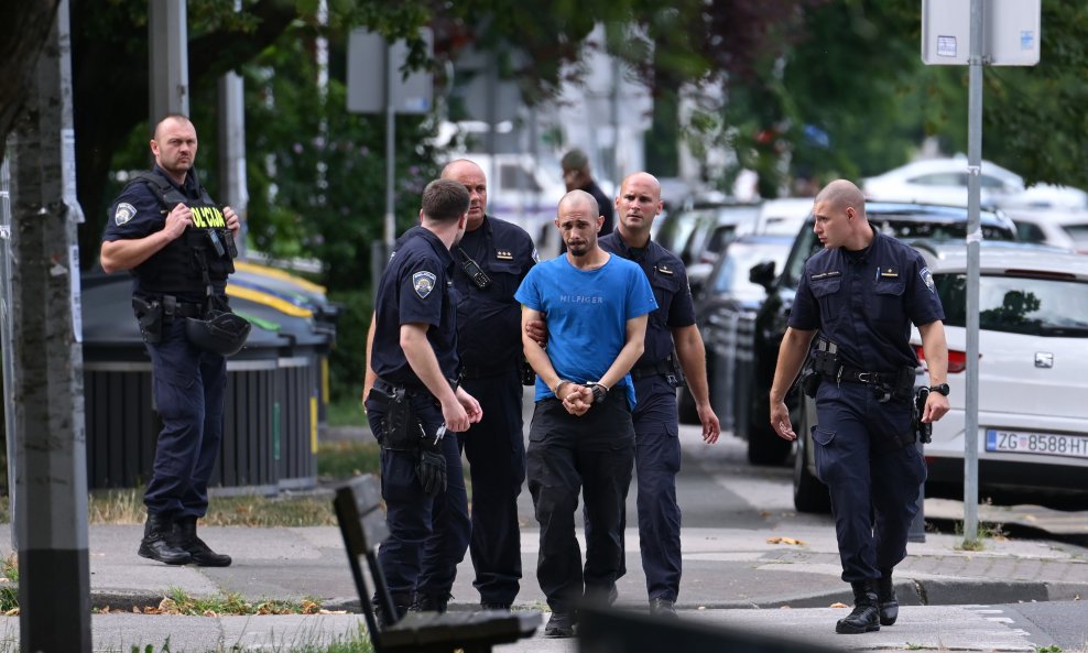 Drama u Zagrebu: Muškarac prijetio aktiviranjem bombe, policija ga uhitila