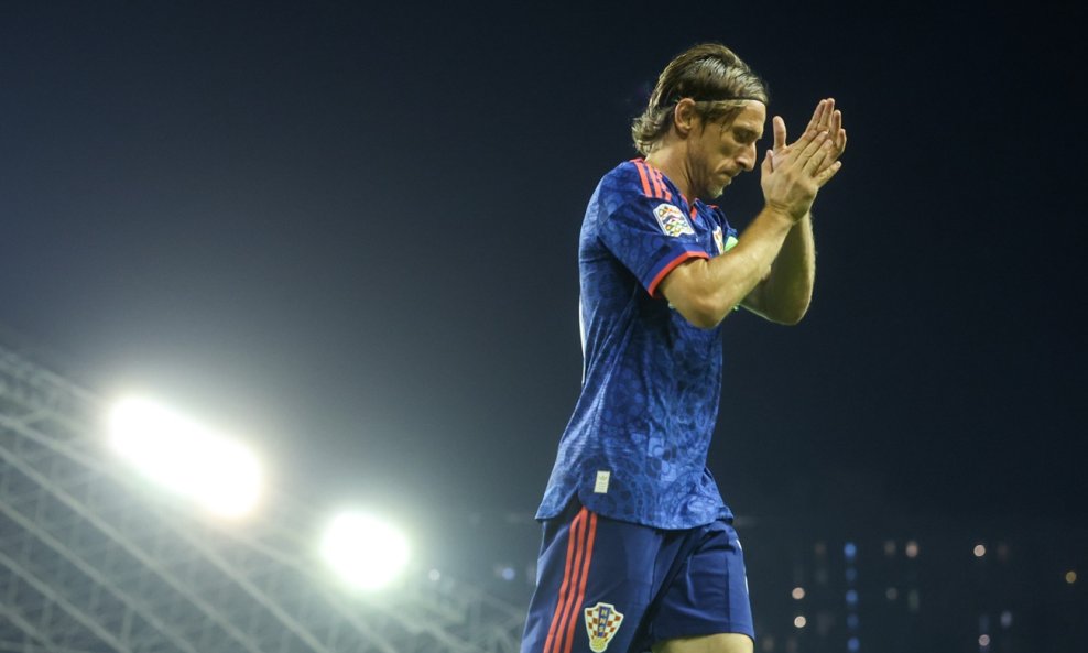 NASMIJEŠENI KAPETAN Modrić o razgovoru s Hajdukovim trenerom, a najavio i najveći hrvatski derbi: Zna se za koga navijam...