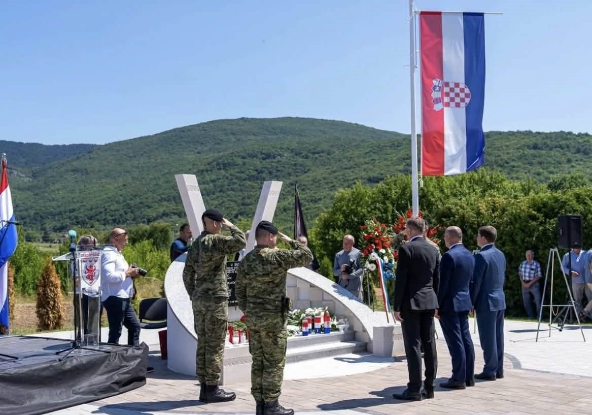 Svečano otvoreno obnovljeno Spomen-područje u Zalužnici u čast 19 poginulih hrvatskih branitelja