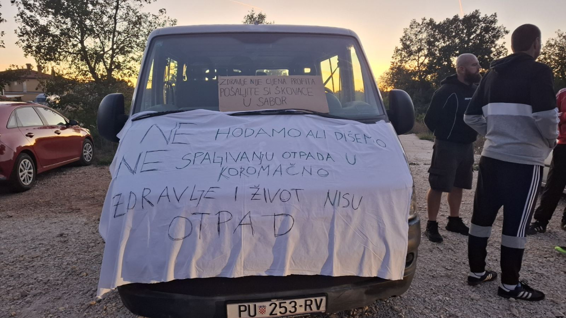 PROSVJEDNICI U KOROMAČNU NE ODUSTAJU: Kamiona nema, stigli Paus i Miletić, za sutra najavljene nove akcije