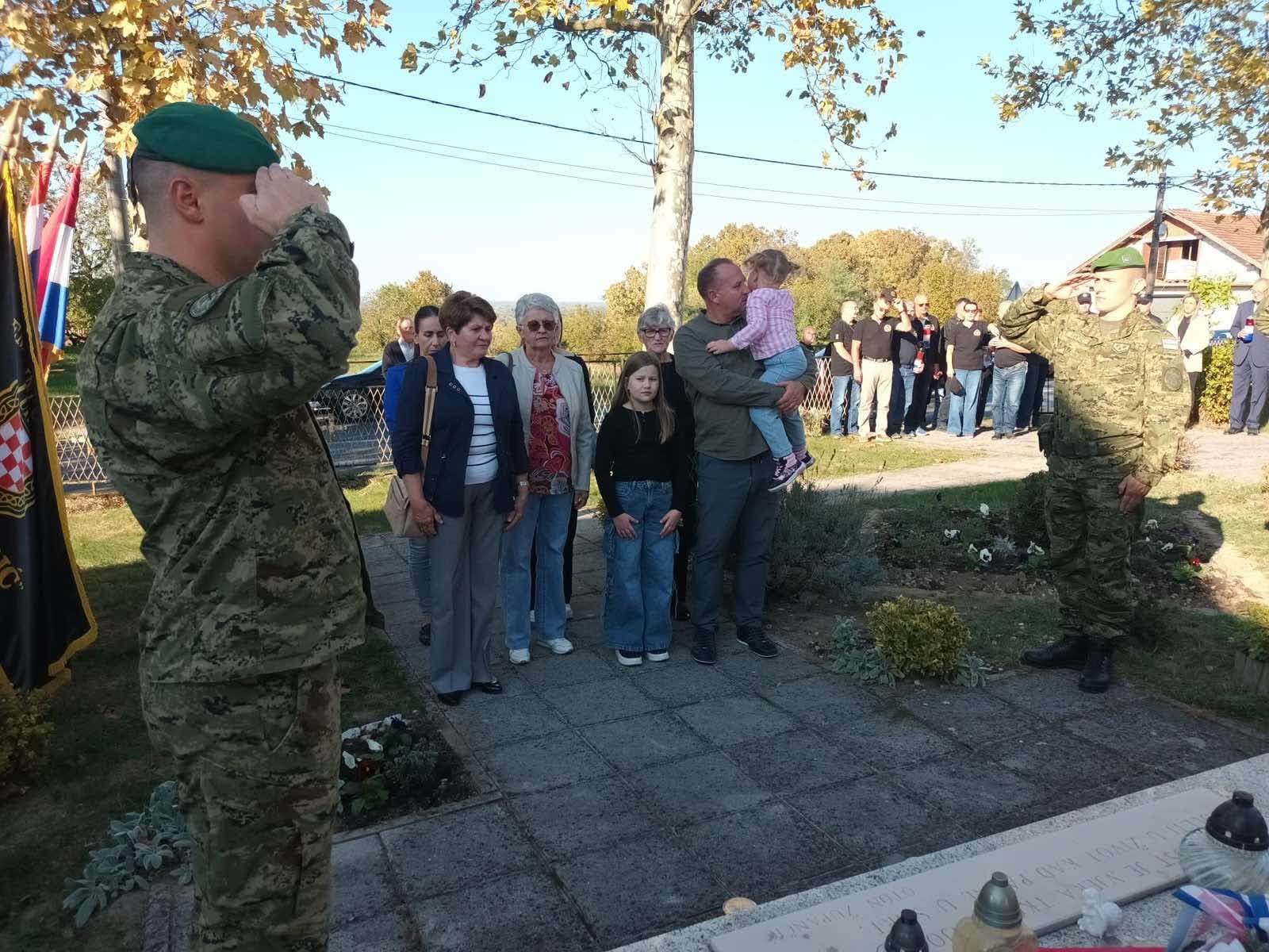 Obilježena 35. obljetnica pogibije i stradanja Komareva: Mjesto koje nije pokleknulo pred neprijateljem
