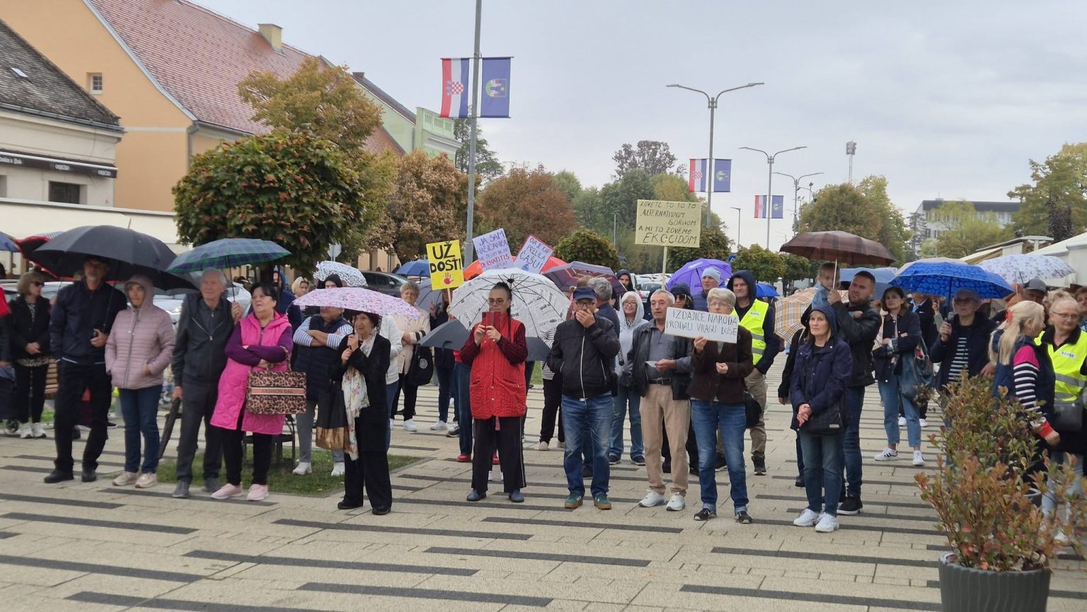 Obećali su čist zrak, a Našicama se širi smrad: Građani traže odgovore o spaljivanju otpada