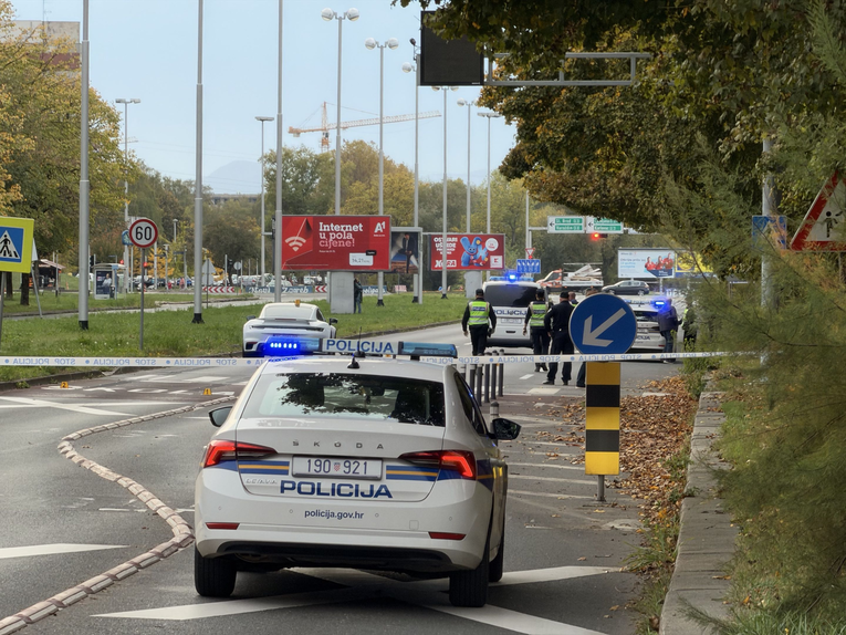 Sudarili se Porsche i biciklist u Zagrebu. Biciklist poginuo