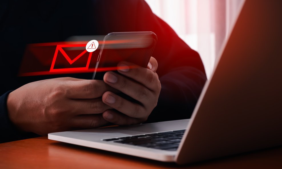 BUDITE OPREZNI Lažne SMS poruke o dostavi paketa kruže među građanima, evo što nikako ne smijete učiniti
