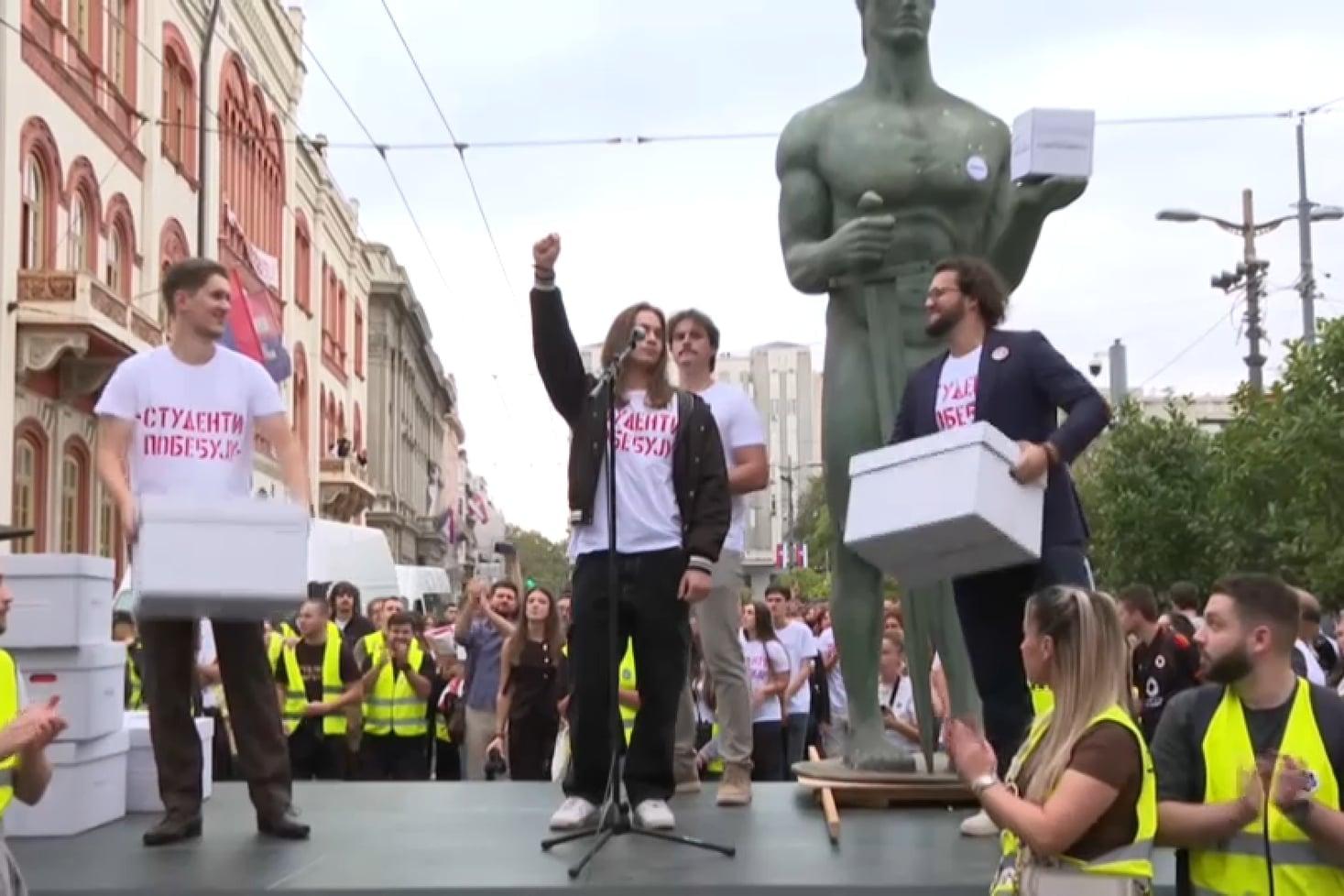Pet dana prije izbora u Srbiji Studentska lista ispred Vučićeve: Anketa pokazuje tijesnu razliku