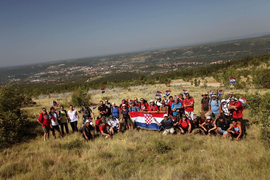 Dinarom u sjećanje na branitelje: U tijeku je  15. memorijalni pohod ‘Put Oluje‘