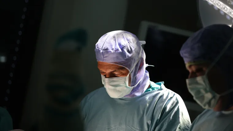 Europski kirurzi uče od hrvatskog doktora / doc. Mladen Miškulin otkriva tehniku zahvaljujući kojoj pacijenti SB Arithere hodaju već prvi dan nakon operacije kuka