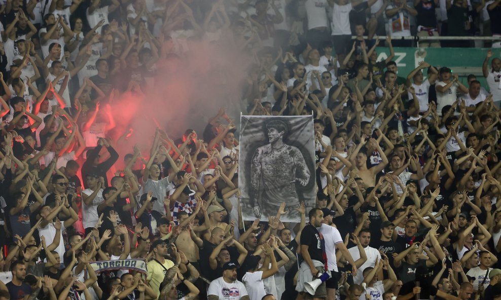 Torcida udarila po Plenkoviću i Šuti: 'Dva stadiona Zagrebu? Onda dva i Splitu. Jednakost ili rat!'