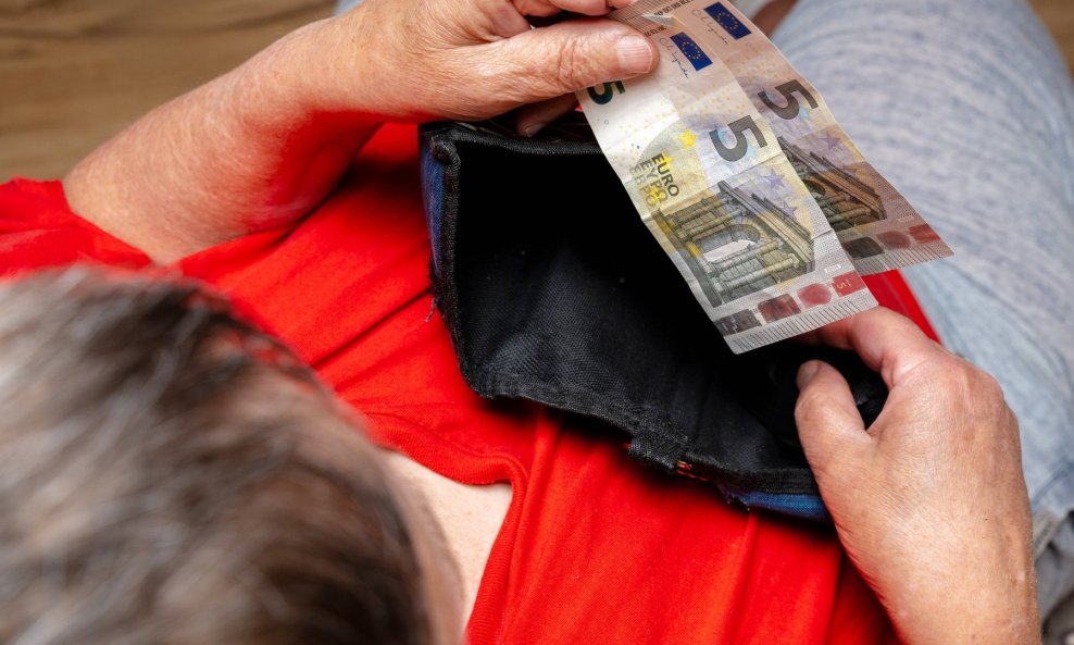 Što si danas možete priuštiti sa svojom plaćom u usporedbi s 2021.? Evo što pokazuju brojke