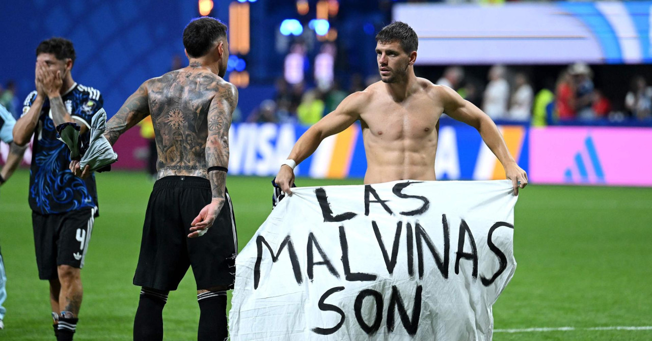 Argentinci bacili Engleze na koljena pa ih dotukli u slavlju! Razvili transparent koji bi ih mogao skupo koštati