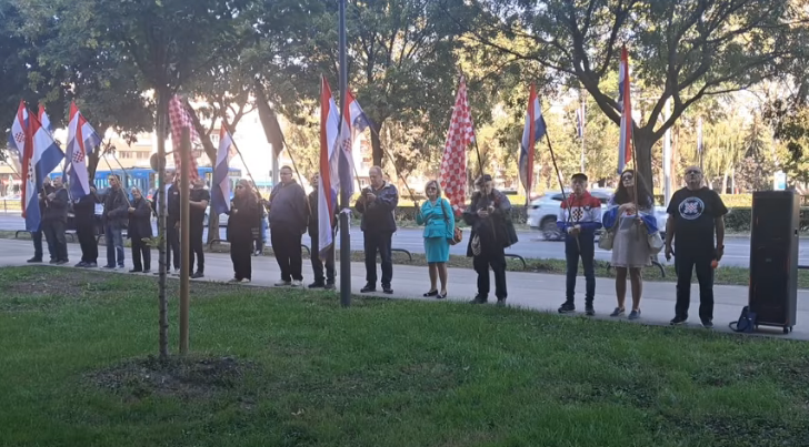 Keleminec i prosvjednici stigli pred dom Katarine Peović