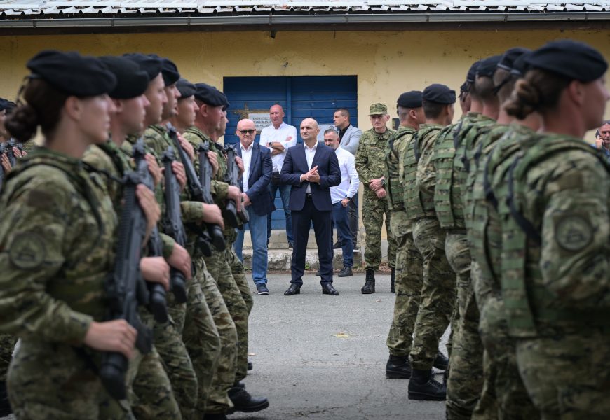 MORH se oglasio nakon pritužbe majke ročnika iz Pule: “Trebali smo mu osigurati prijevoz kući”
