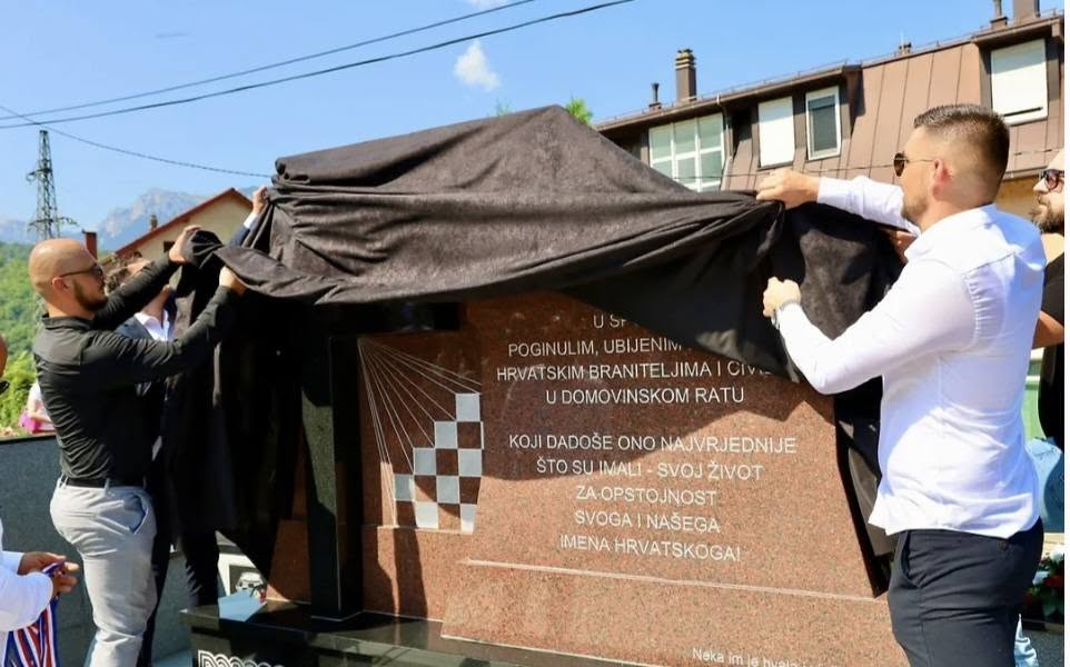 U Konjicu otkriveno spomen-obilježje poginulim, ubijenim i nestalim Hrvatima: Otkrila su ga djeca branitelja