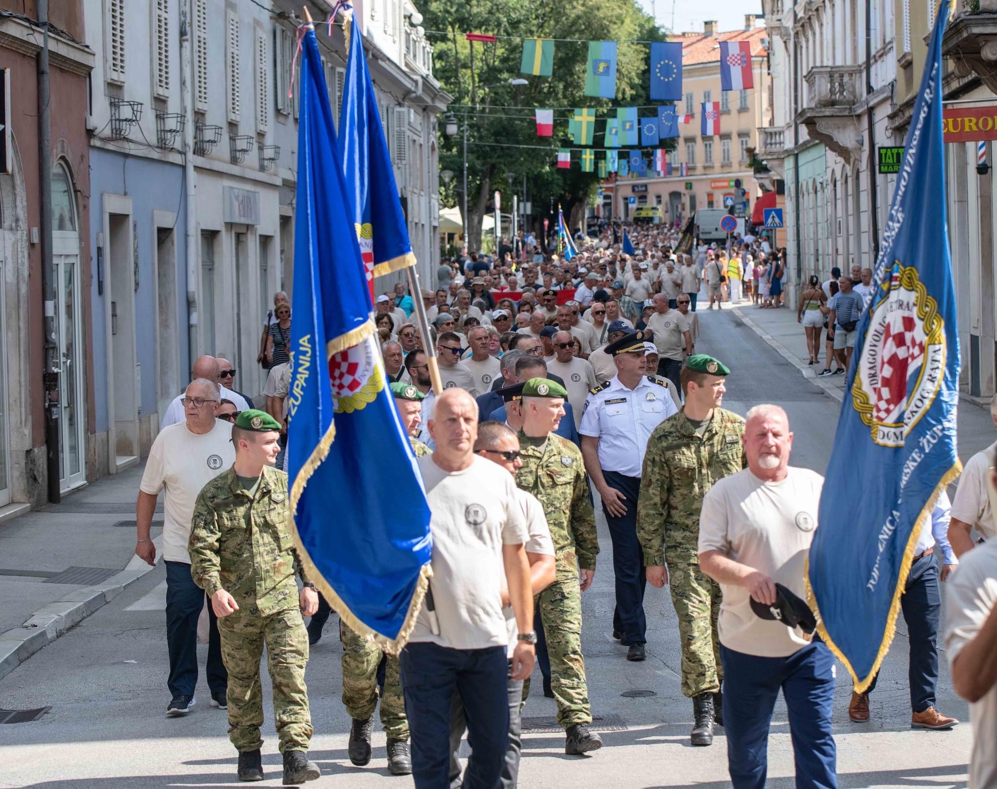 Istarski dragovoljci pokazali plakete pronađene na otpadu: Od Grada Pule traže odgovor tko ih je uklonio
