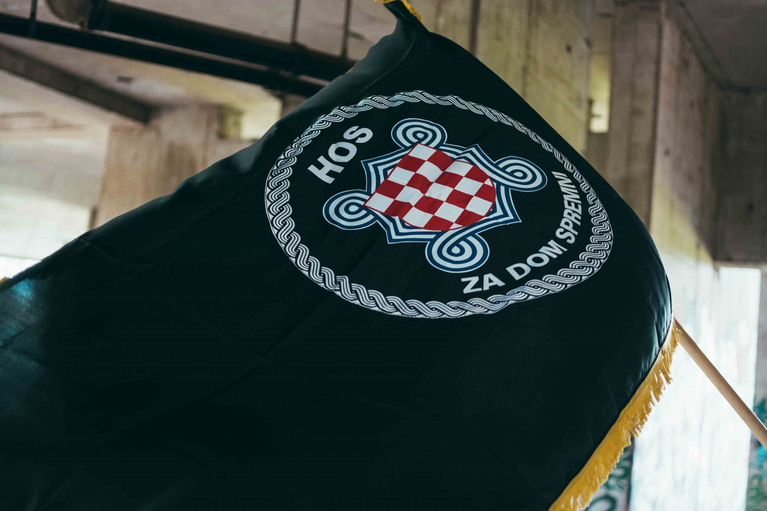 Policija u Puli muškarcu oduzela zastavu HOS-a: Damir Markuš najavio reakciju ako dobije kaznu