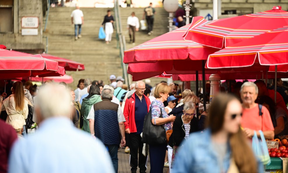 Hrvatski paradoks: Mladi s roditeljima, stari siromašni, a zadovoljstvo životom raste