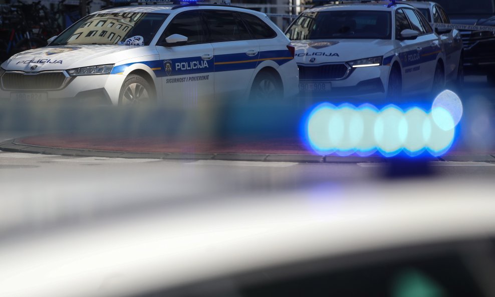 Drama u Sesvetama: Specijalna policija upala u stan nakon dojave da je žena zatočena na balkonu