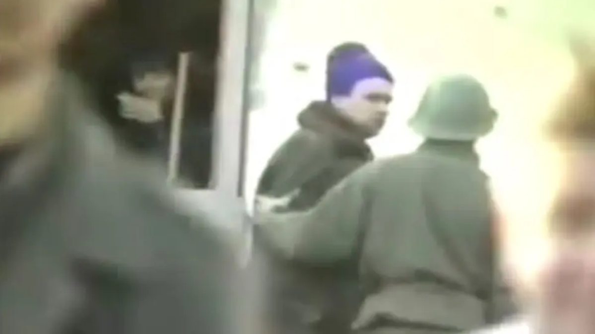 Vukovarske priče: Tko je čovjek s plavom kapom iz logora Velepromet?