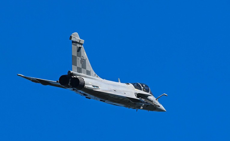 Hrvatski Rafale presreo putnički avion. Emitirao je signal za otmicu
