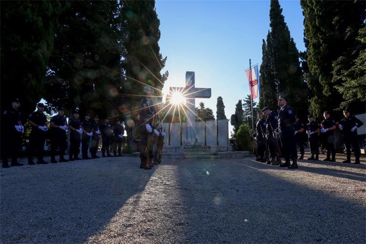 Dan hrvatske policije u znaku sjećanja na redarstvenike poginule u obrani Hrvatske