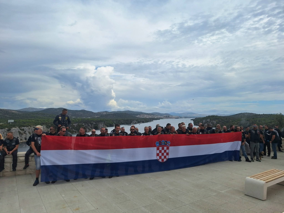 U čast braniteljima Rujanskog rata: Šibenik preplavili motori, oldtimeri i Vespe
