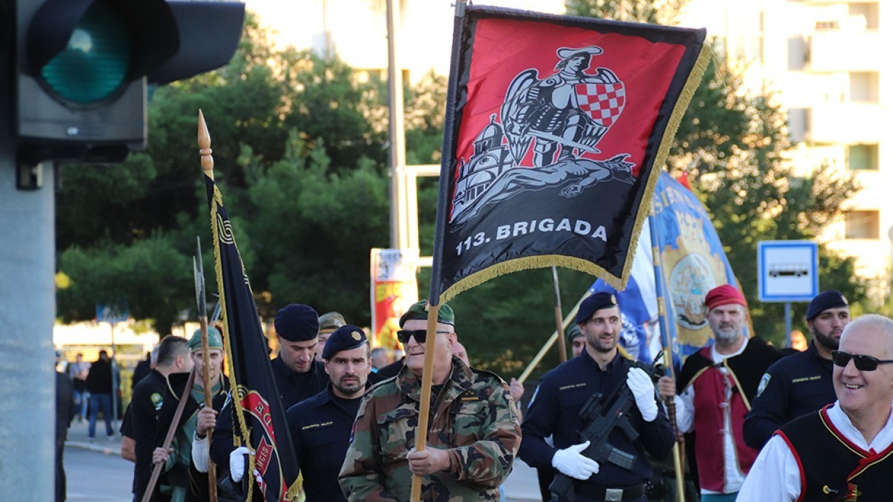 Šibenik obilježio 35 godina Rujanskog rata: Mimohod branitelja, koncert Prljavog kazališta i bakljada na mostu