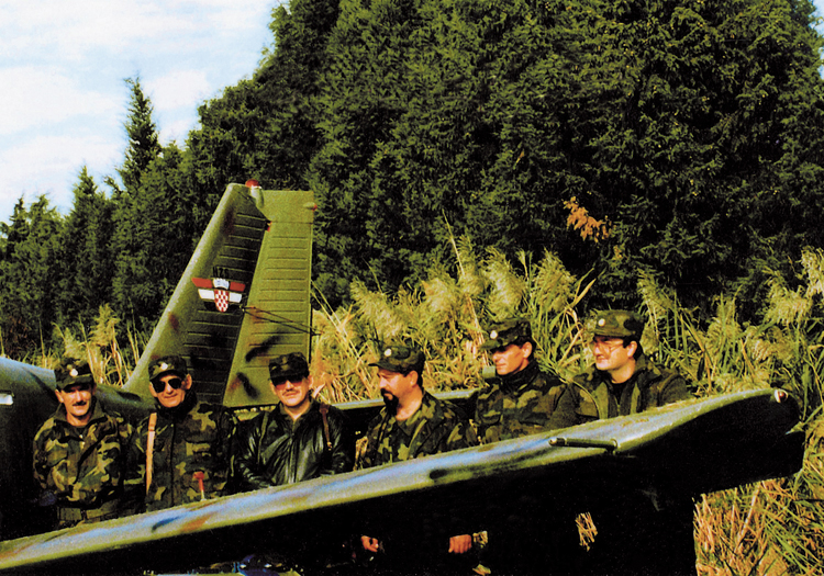 17. listopada 1990. – u Sinju nastala prva hrvatska zrakoplovna postrojba