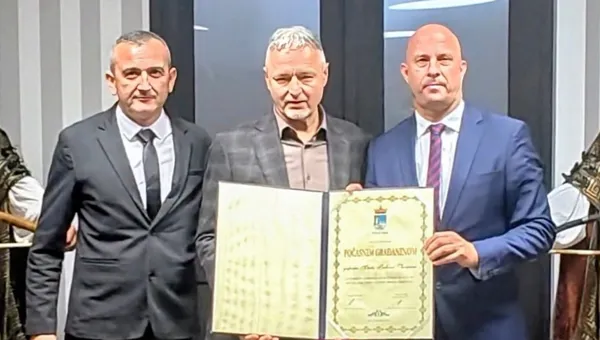 Thompson dobio Povelju počasnog građanina Raba, poznata operna pjevačica zbog toga vratila svoju titulu