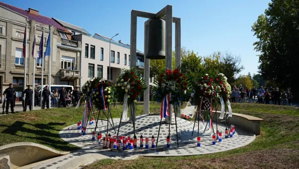 KOPRIVNICA SE PRISJETILA DANA KOJI JE PROMIJENIO POVIJEST GRADA: U Koprivnici obilježena 35. obljetnica preuzimanja vojarne i Dan koprivničkih branitelja