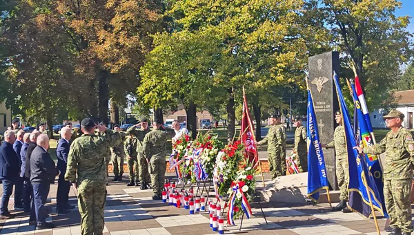 Sokol živi vječno: U Vinkovcima svečano obilježena 34. obljetnica ustroja legendarne 5. gardijske brigade „Sokolovi“