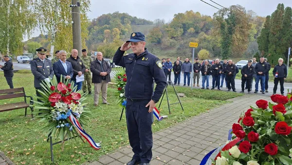 Odana počast poginulim pripadnicima prve gardijske brigade "Tigrovi" na lipičkom bojištu