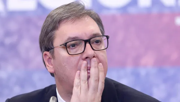 ‘DOĐITE U PIDŽAMAMA‘ Vučiću uoči ‘dana D‘ u Srbiji prošao besraman manevar, studenti: ‘Ovo je izborna sabotaža!‘