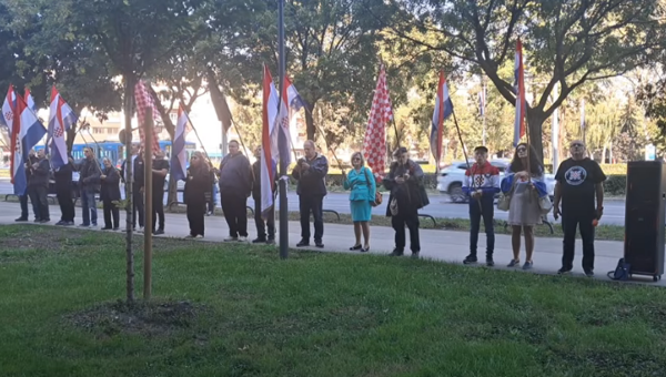 Keleminec i prosvjednici stigli pred dom Katarine Peović
