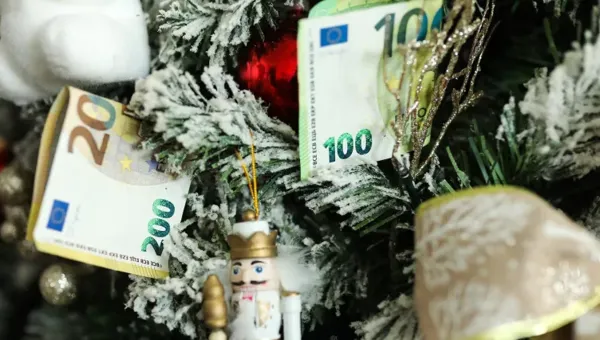 PRVI DONOSIMO / Ovo su božićnice koje će dobiti zaposlenici u državnim firmama: Najviše se isprsio HEP