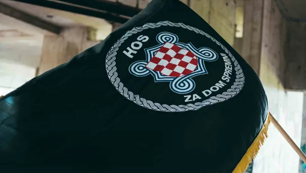 Policija u Puli muškarcu oduzela zastavu HOS-a: Damir Markuš najavio reakciju ako dobije kaznu