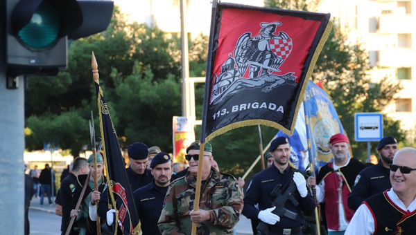 Šibenik obilježio 35 godina Rujanskog rata: Mimohod branitelja, koncert Prljavog kazališta i bakljada na mostu