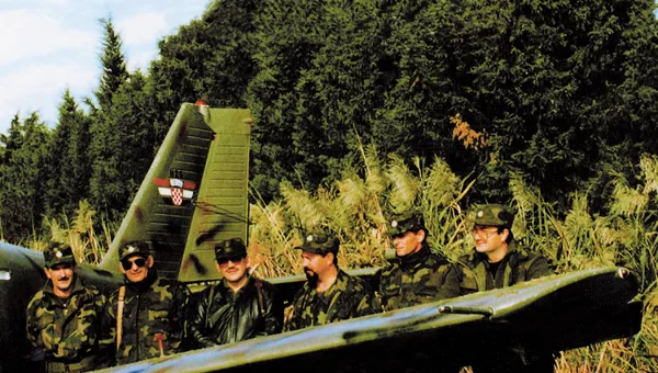 17. listopada 1990. – u Sinju nastala prva hrvatska zrakoplovna postrojba